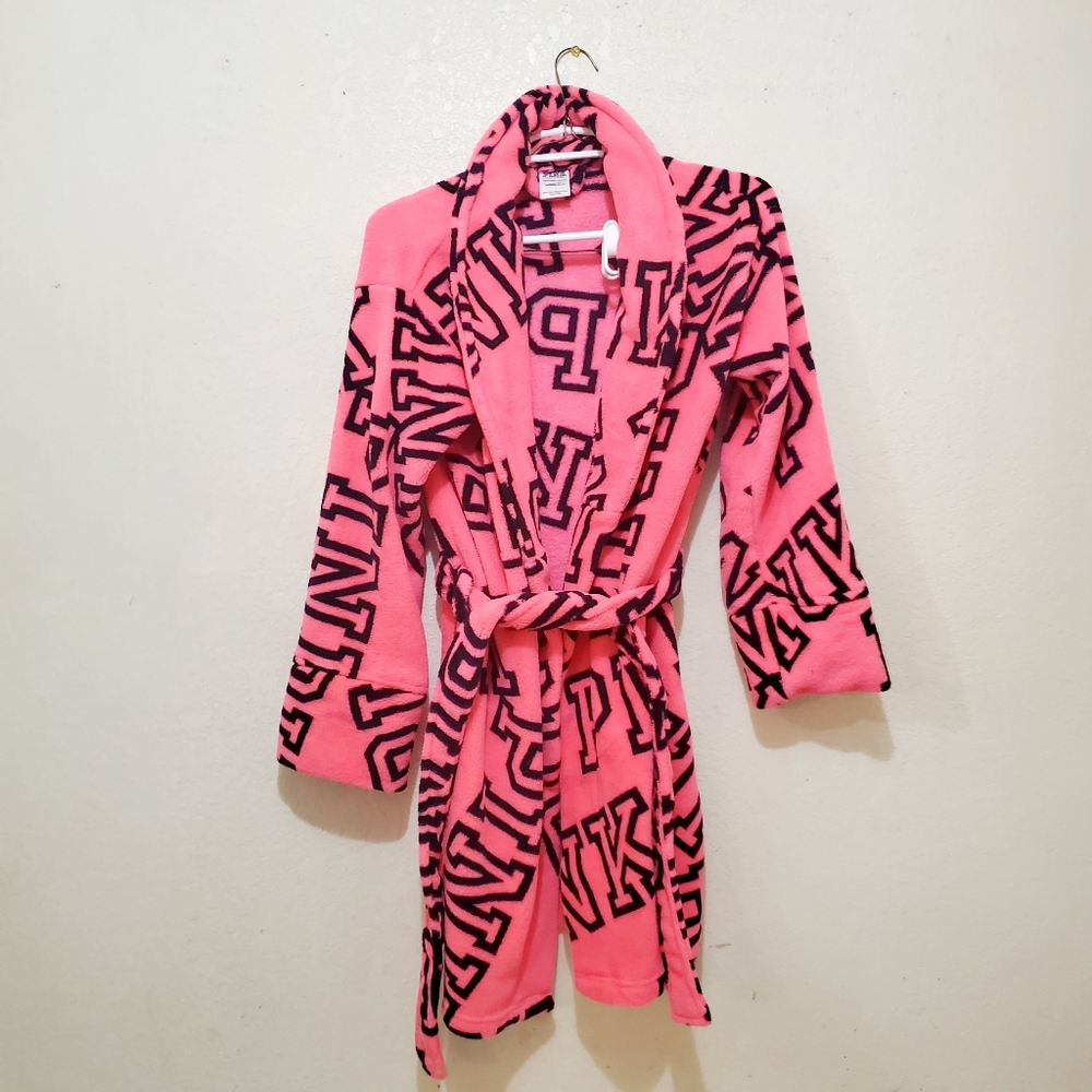 PINK VS ROBE